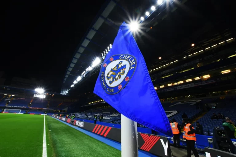 Transfer: Chelsea star leaves club as Arsenal confirm deal for Fox