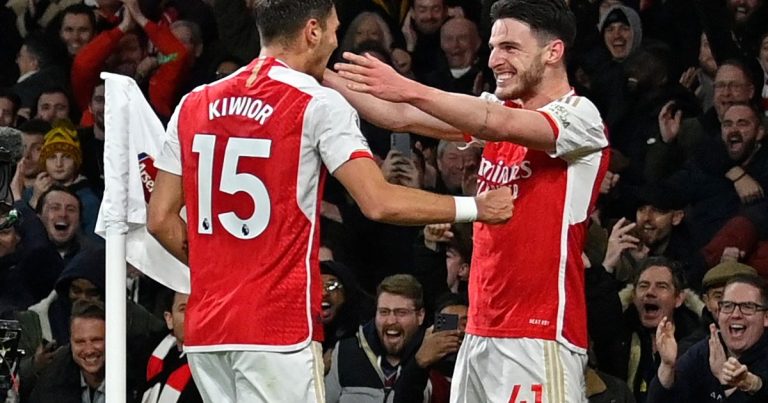 Arsenal hammer Newcastle to keep title pressure on