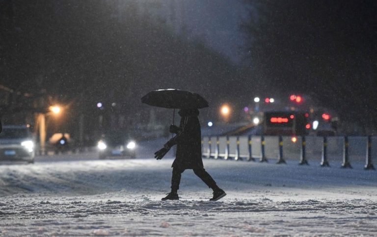 China issues highest weather alert as temperatures plunge