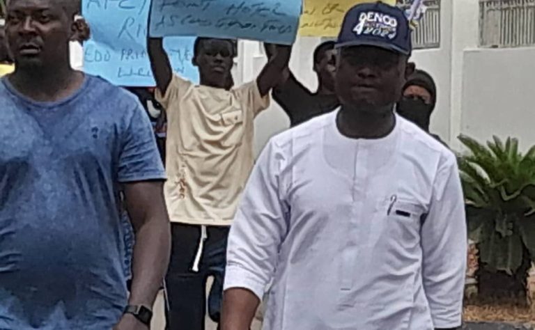 Protest rocks APC secretariat as Idahosa threatens court action