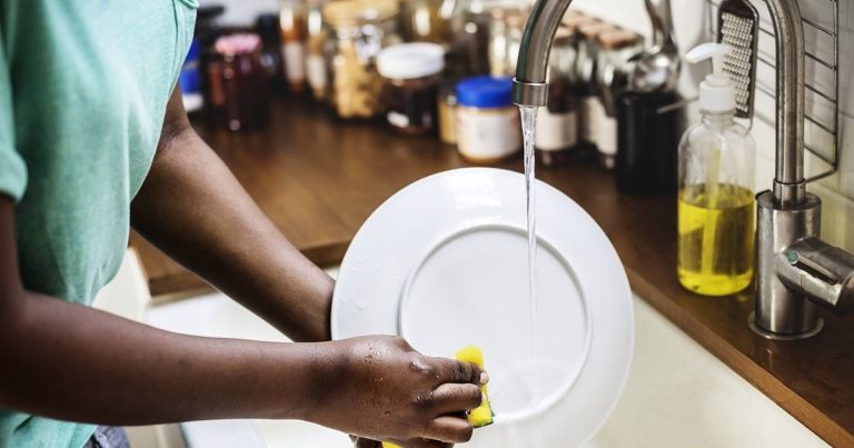 "If I serve you food, and you don't do your dishes afterward, it’s the last time you eat in my house" - Man shares his list of do's and don'ts for people who plan on visiting him