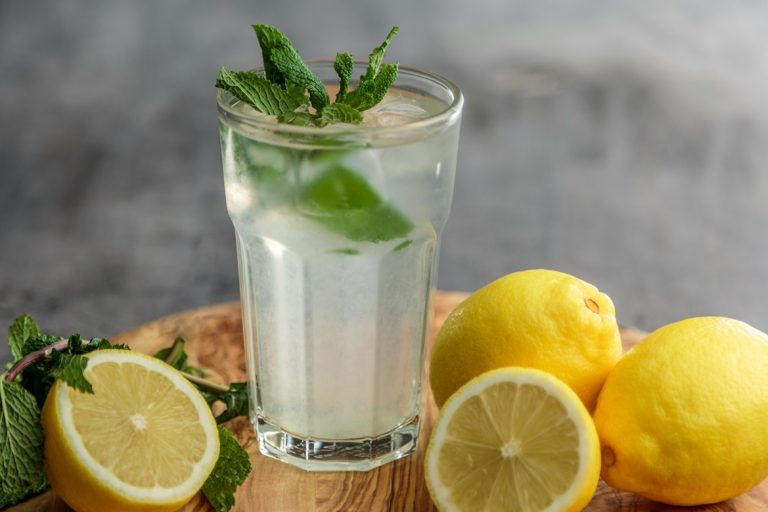 6 reasons drinking lemon water is good for you