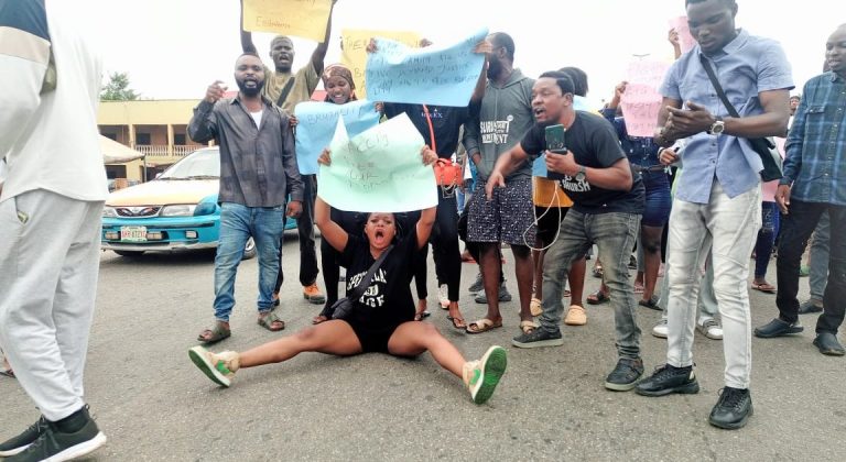 Youths protest in Ondo over EFCC raid, arrest of 127