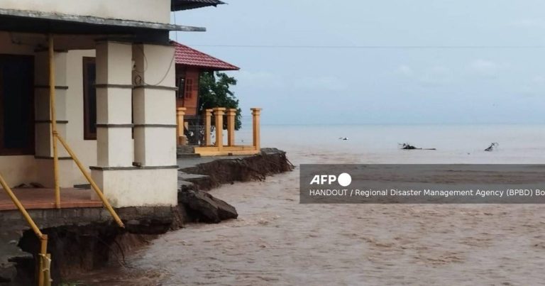 11 die, 19 missing in Indonesia landslide