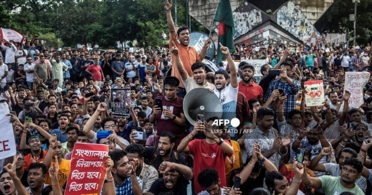 12 killed in twin Bangladesh jailbreaks