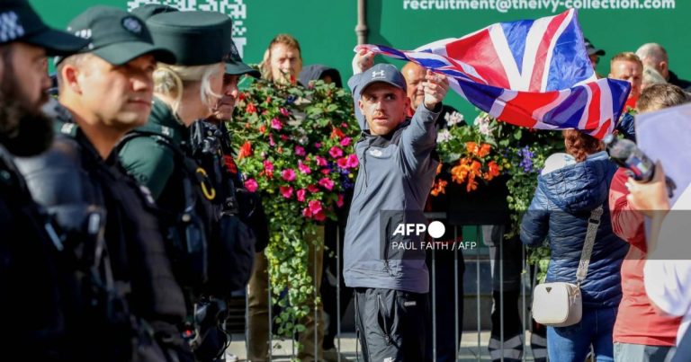 Fears of violence greet return of English football season