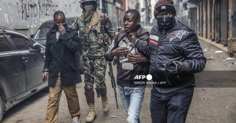 Kenya police fire tear gas at protesters