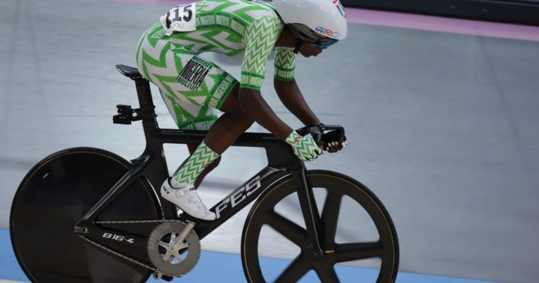 Nigerian cyclist borrows bicycle from German team at Olympics