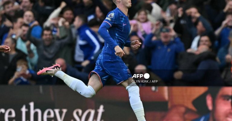 Chelsea's Palmer hits four first-half goals to beat Brighton