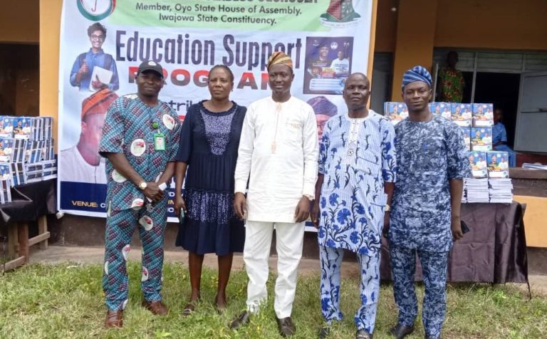 Oyo lawmaker donates books to students