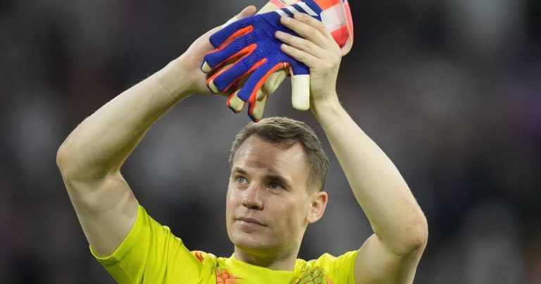 Bayern's Neuer bags first red card in 866 matches