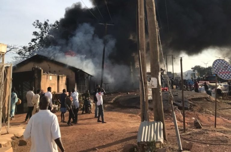 Fire razes shops, offices in Plateau
