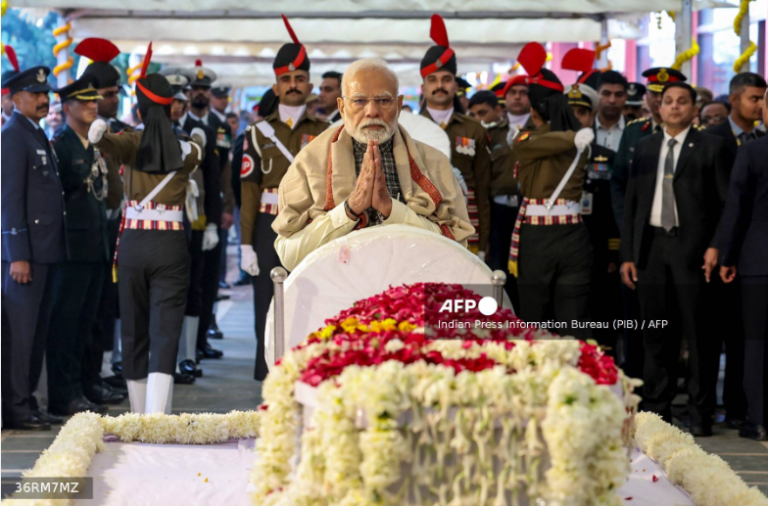 India’s Prime Minister Narendra Modi (C) pays last respect to his late predecessor Manmohan Singh during the state funeral ceremony in New Delhi.