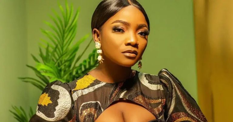 "When the Dev!l Knocks, Don’t Open!" – Simi Responds to Fan's Audacious Proposal