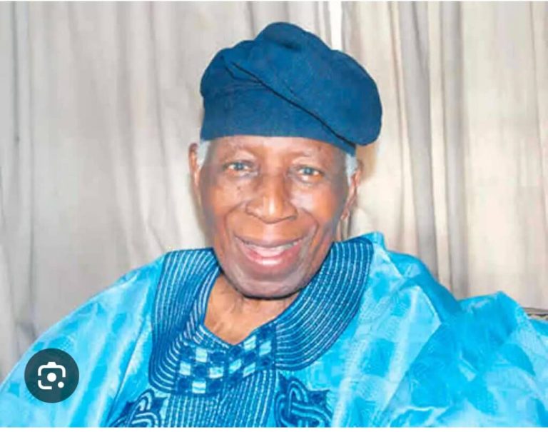 Dr Victor Olunloyo