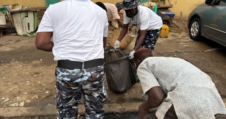 Policemen clean up Abuja streets to mark police day
