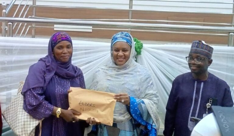 Gov Lawal’s wife distributes cash grants to 100 Zamfara women