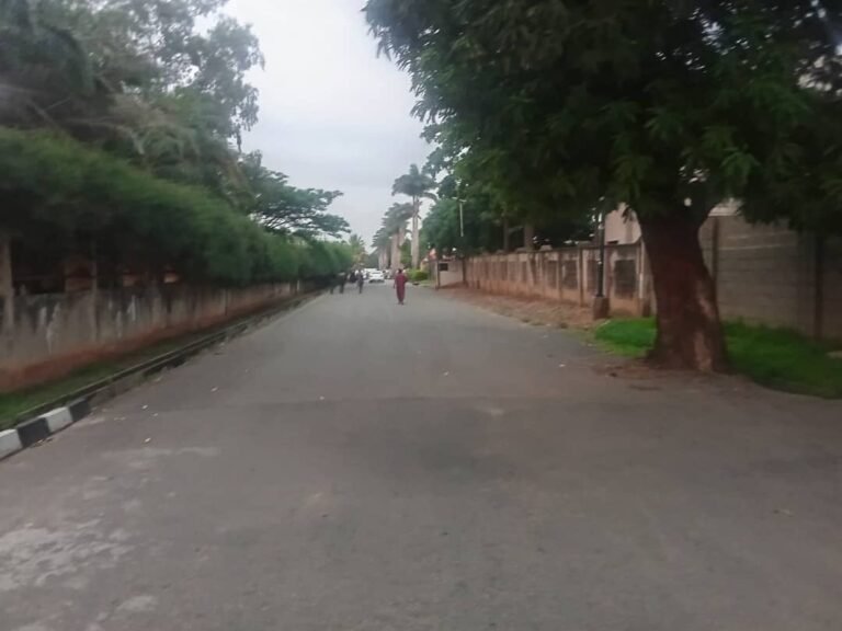 Security beefed up as mourners besiege Buhari’s Kaduna residence