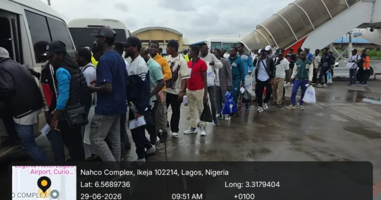 Nigerian Returnees From Algeria Receive NEMA Aid