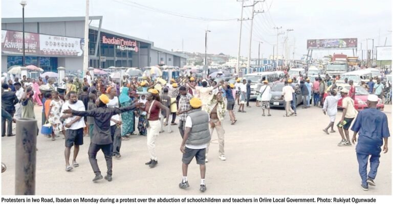 Oriire abduction: Protest in Ibadan again, as demonstrators demand release of teachers, pupils