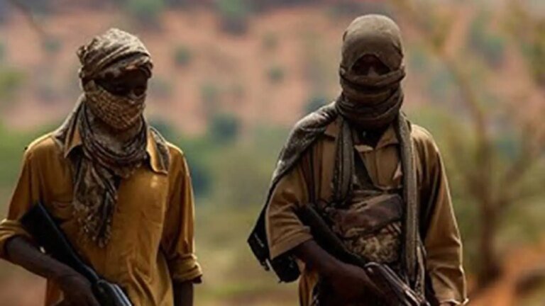 Suspected Lakurawa terrorists block Mokwa–New Bussa Road in Niger State