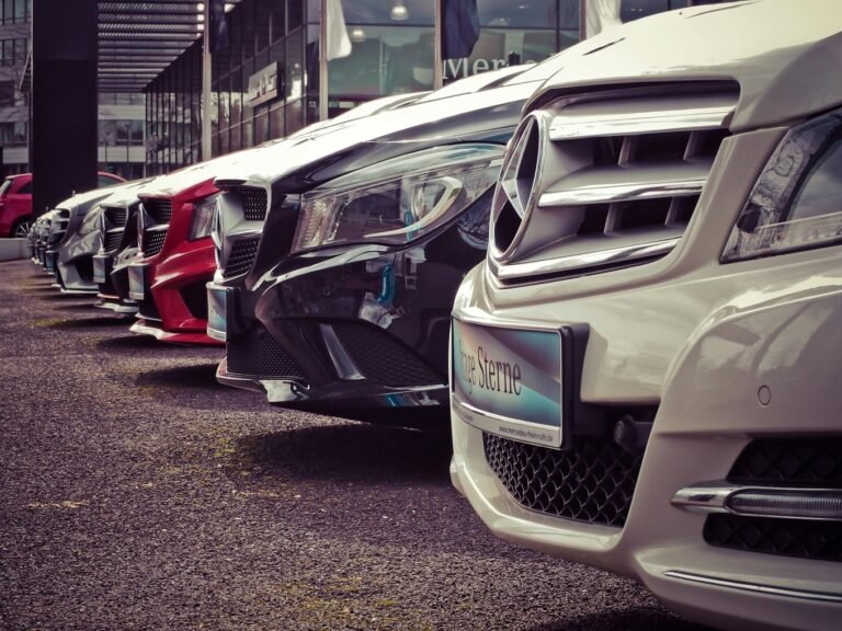 Why Monthly Car Rental in Abu Dhabi Is the Smart Choice for Business and Leisure Travelers