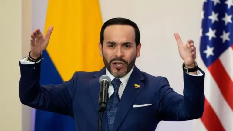 Colombia gun laws: President lifts gun-carrying restrictions Colombian president lifts decade-long gun-carrying restrictions
