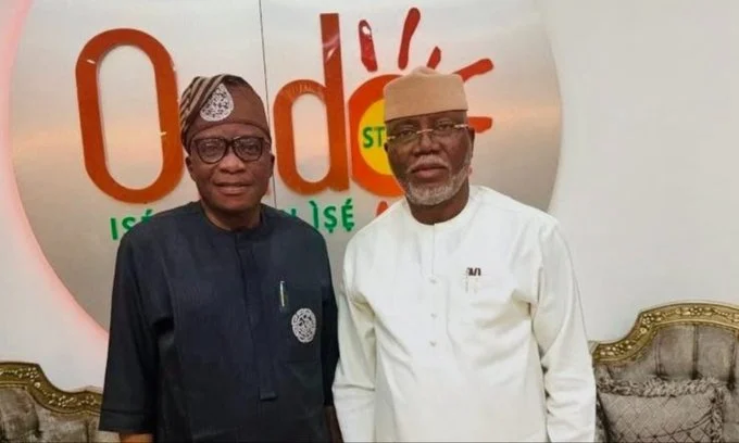 Ex-LP coordinator Sola Ebiseni defects to APC Ex-Labour Party South-West coordinator dumps party, defects to APC