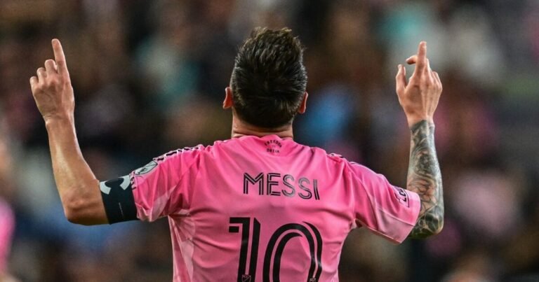 Messi scores 76th free-kick, nears all-time record Messi scores 76th free-kick, nears all-time record