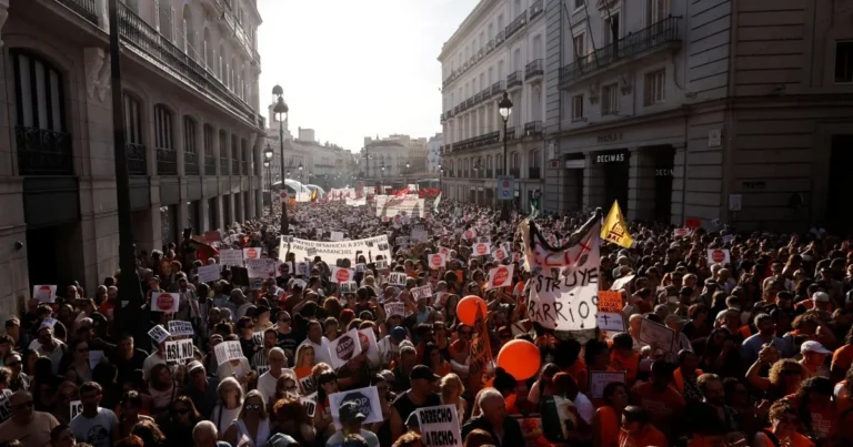 Thousands protest in Madrid over 87-year-old’s eviction Thousands protest in Madrid over 87-year-old's eviction