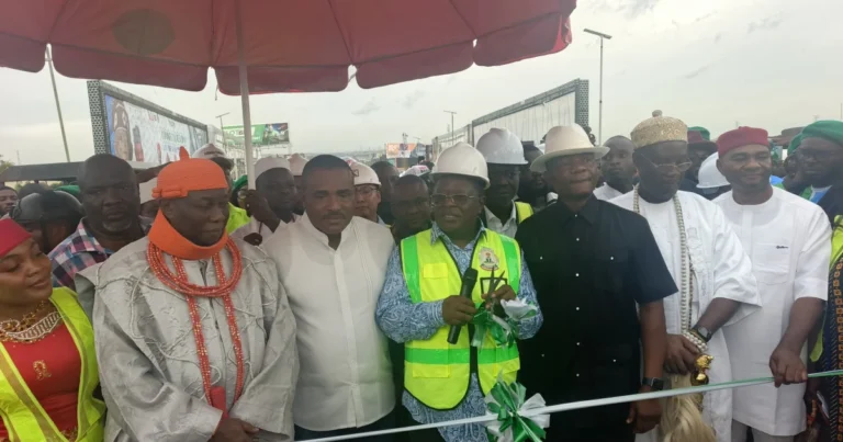 FG reopens First Niger Bridge after 38-day closure FG reopens First Niger Bridge after 38-day closure