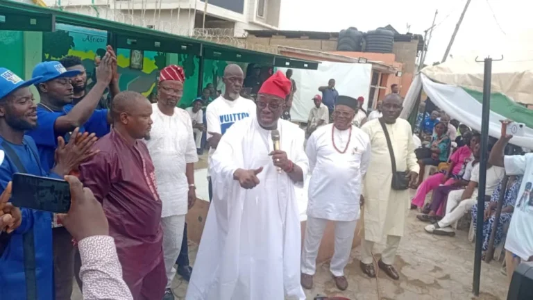 The Ogun State chieftain of the Peoples Democratic Party, Otunba Segun Showunmi addressing the non-indigenes on the need to support the re-election of President Bola Tinubu in 2027.