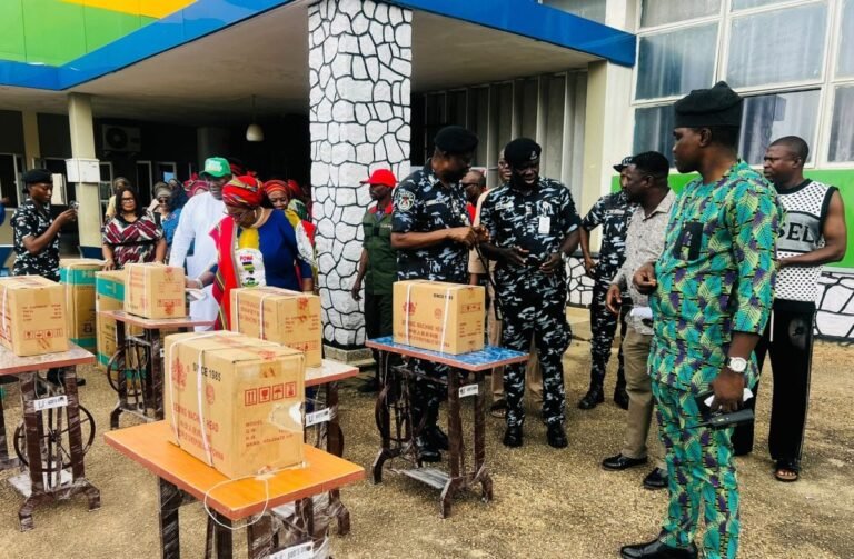 Oyo: POWA lifts police families with business equipment, cash